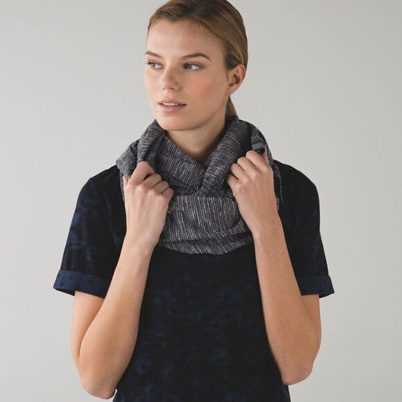 LULULEMON Vinyasa Scarf *Rulu Coco Pique Black White - Picture 2 of 8